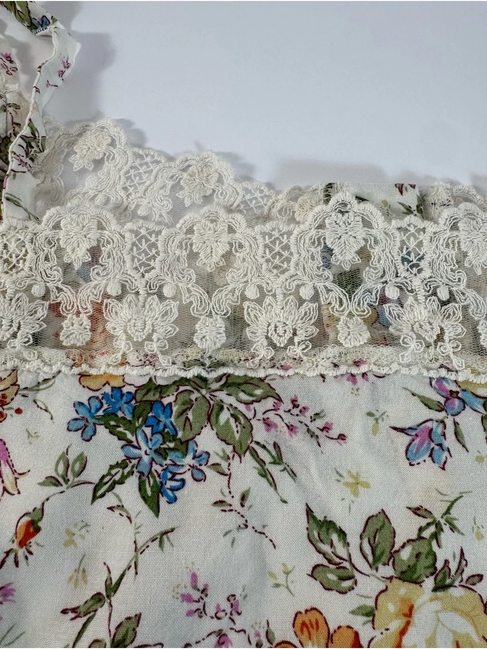 Living doll Cream Floral Lace-Trim Top with Flowers Women’s Size M - Picture 10 of 13